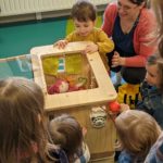 Biscotte et la boite de craquottes, spectacle petite enfance, tout-petits, compagnie du dromadaire